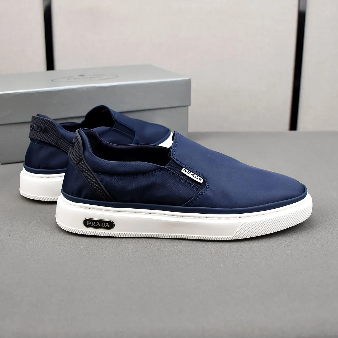 PP400❣️❣️❣️Prada breathable cloth shoes, the upper is made of comfortable and breathable fabric, and the ultra-light soft foam outsole. Men's size 39-44.
